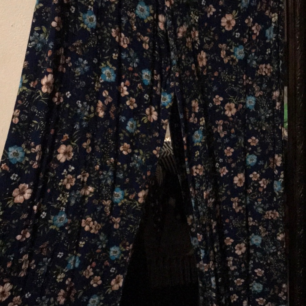 Two pice - Picture 2 of 4